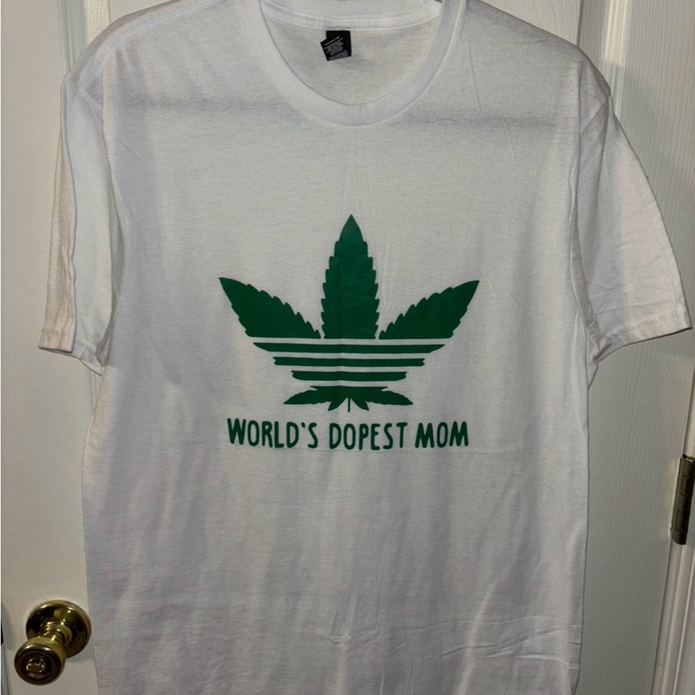 Mom Novelty T Shirt Size Medium Never Worn